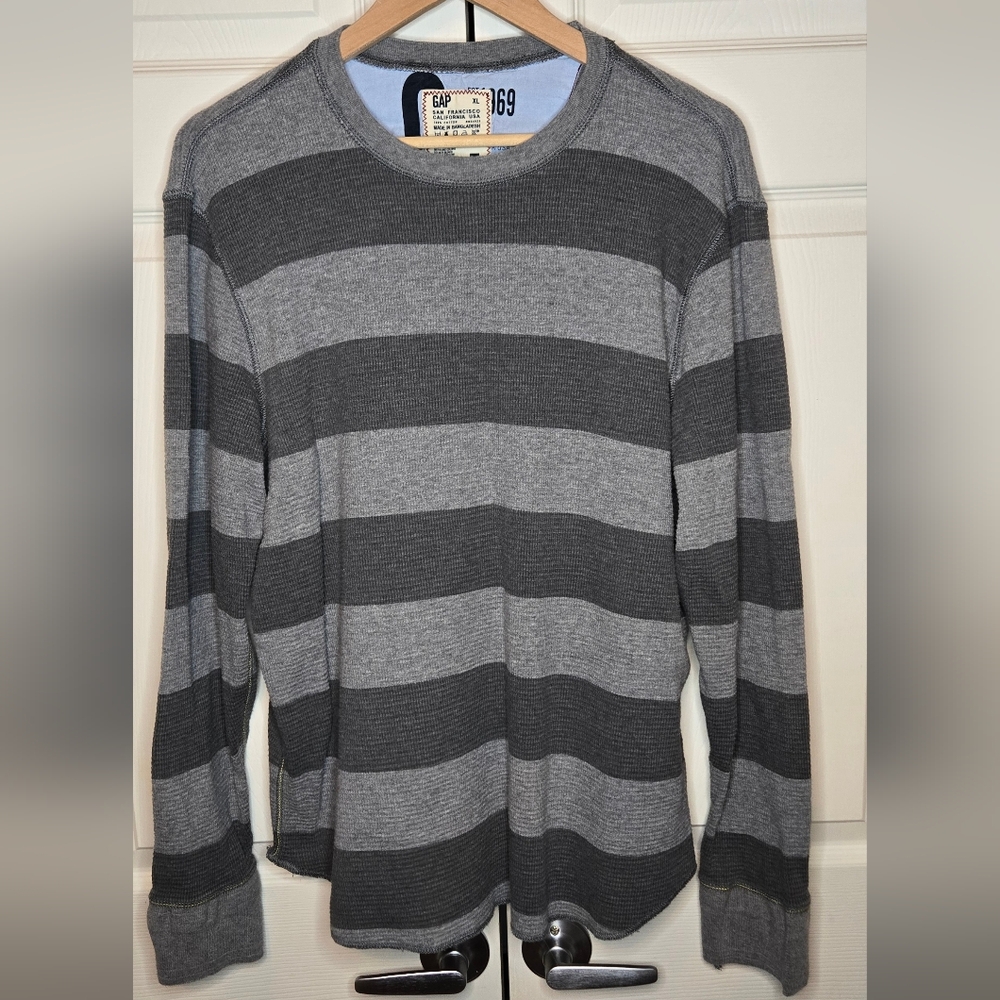 GAP Men's Charcoal Crewneck Sweater